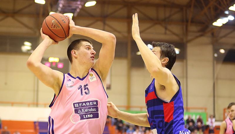 Jokić trong màu áo Mega Basket, nơi anh bắt đầu sự nghiệp chuyên nghiệp